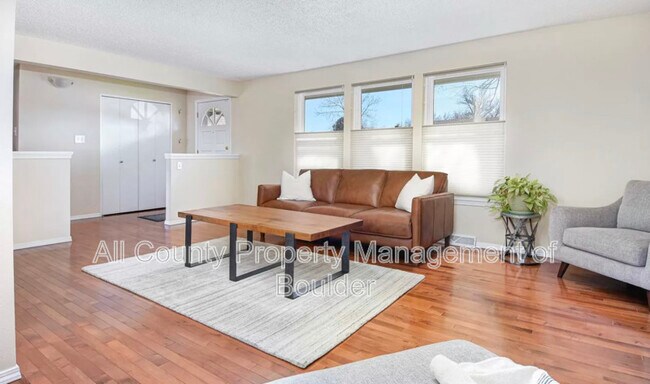Foto del edificio - 5 Dartmouth Cir