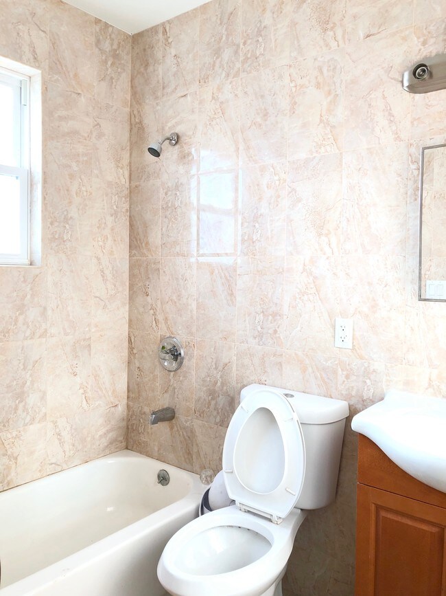 Foto del edificio - 82-37 51st Ave