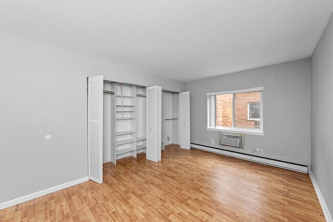Foto del edificio - 3825 N Pine Grove Ave
