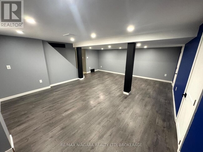 Building Photo - 8 Lakehurst Dr