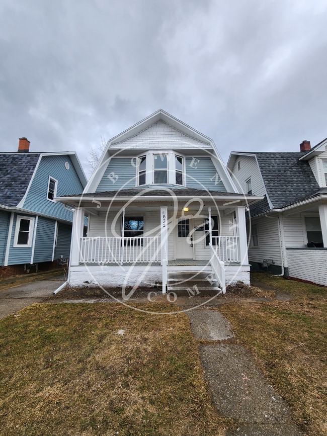 Building Photo - Section 8 accepted! 3 bed 1 bath with lots of space!