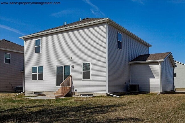 Foto del edificio - "Ankeny Oasis: Luxurious 4-Bedroom Home with Expansive 3-Car Garage and Secluded Backyard Retreat!"