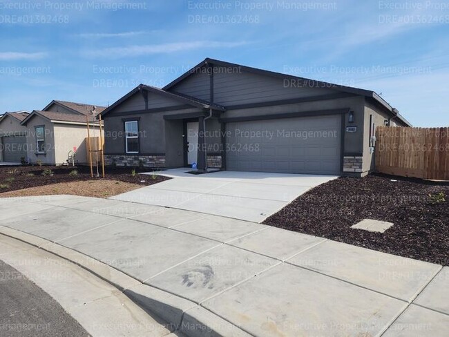 Foto del edificio - Newly constructed 4 bedroom/ 3 bathroom home.