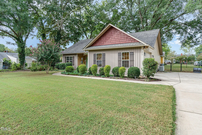 Building Photo - Charming Updated Ranch in Downtown Clayton...