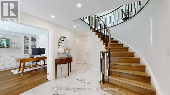 Building Photo - 18 Cheval Dr