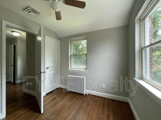 Building Photo - 5415 14th Pl