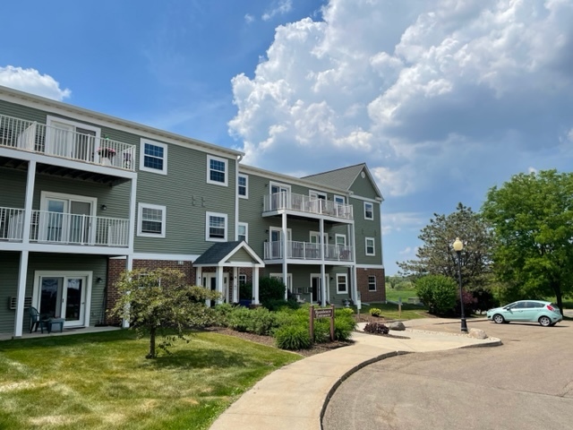 Building Photo - Waunakee Country View