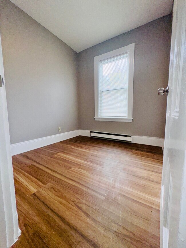 den - 194 Fayette St