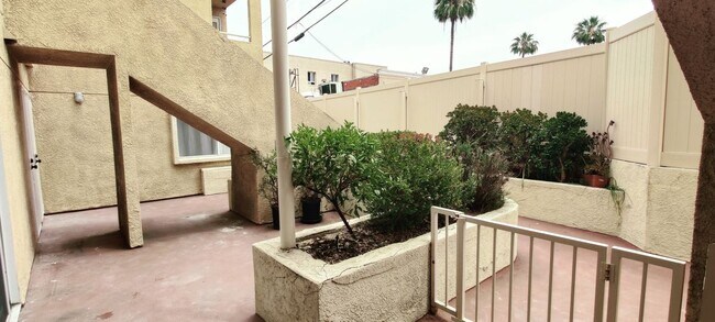 Foto del edificio - 108 W Maple St