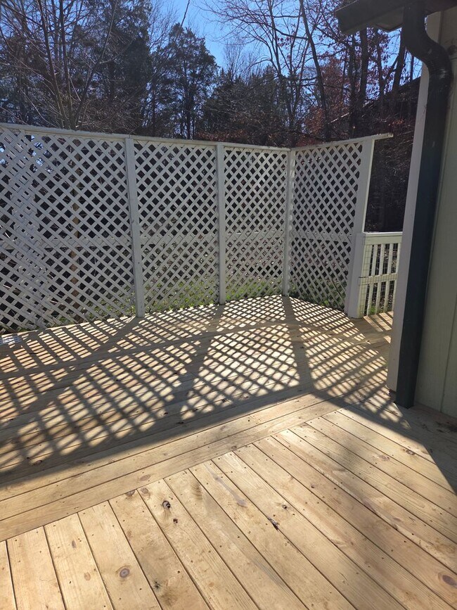 Building Photo - Louisville 37777 - 3 bedroom, 2 bath home - Contact Shelly Gunion (865) 755-7678