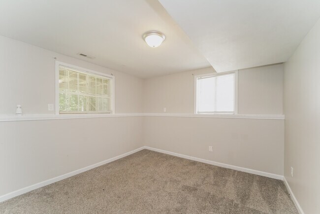Foto del edificio - 8114 Bald Ridge Dr