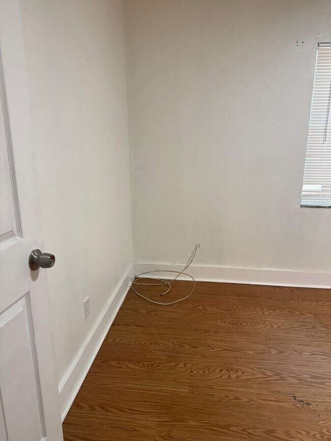 Building Photo - 5/2. Available Now Tampa ! Ask about specials