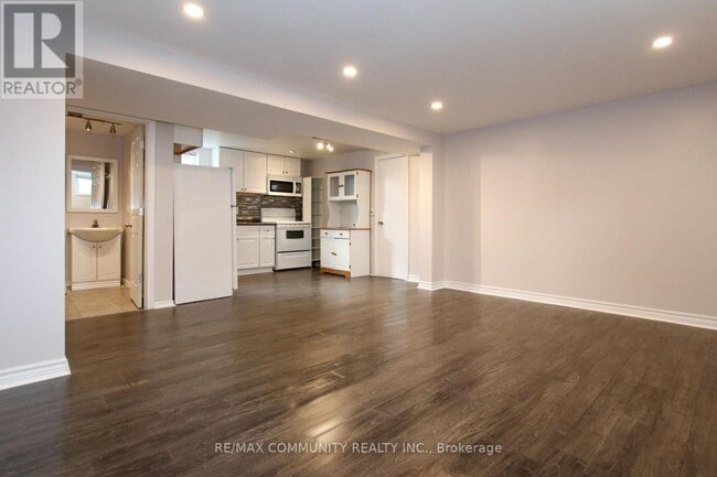 Building Photo - 111 Rosehill Blvd