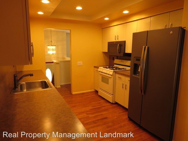 Building Photo - 493 Carnation Dr