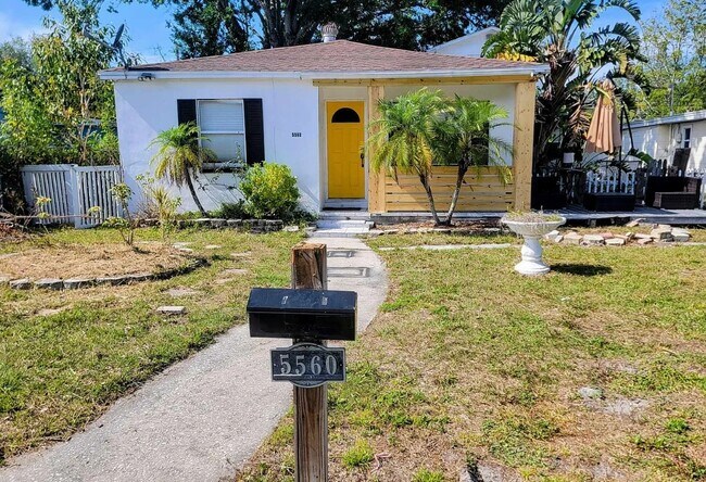 Photo - 5560 Kelly Dr N House