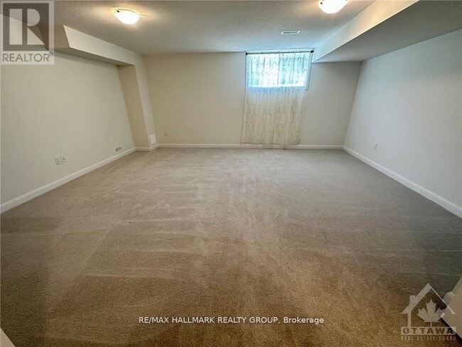 Building Photo - 588 Lilith St