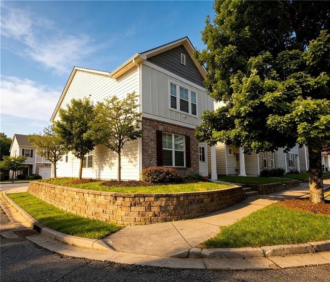 Building Photo - 602 Lofty Ln