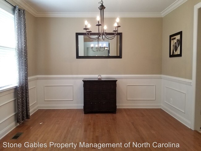 Building Photo - 2904 Hollow Springs Ct