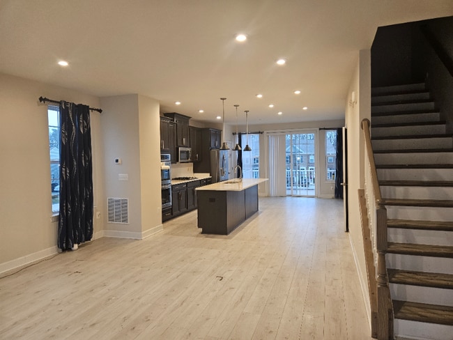 Building Photo - 6201 Quinns Creek Dr