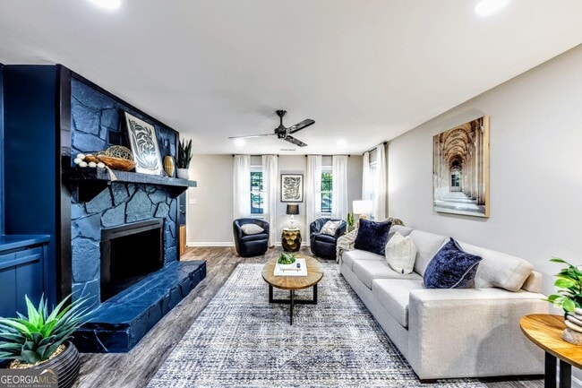 Foto del edificio - 527 Charing Cross Dr