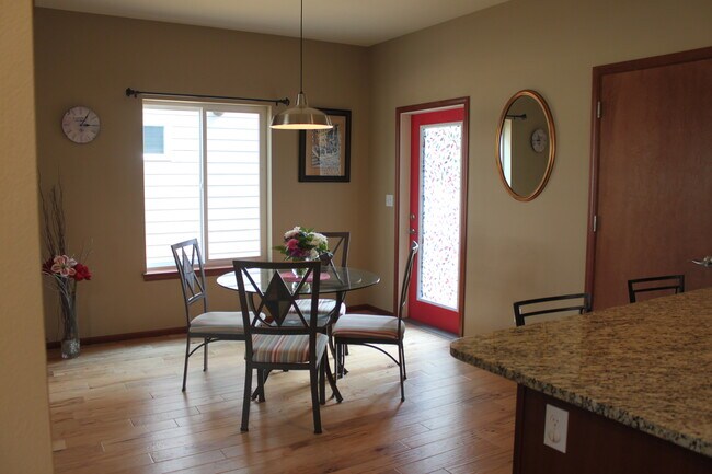 Foto del edificio - 341 Holland Ave