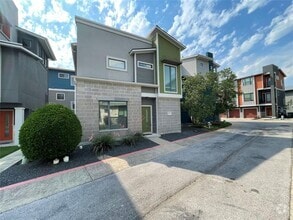 Building Photo - 1412 Lorraine Loop