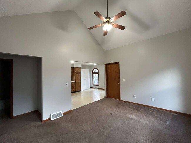 Foto del edificio - Beautiful 3-Bedroom, 2-Bath Home in the Heart of Painesville