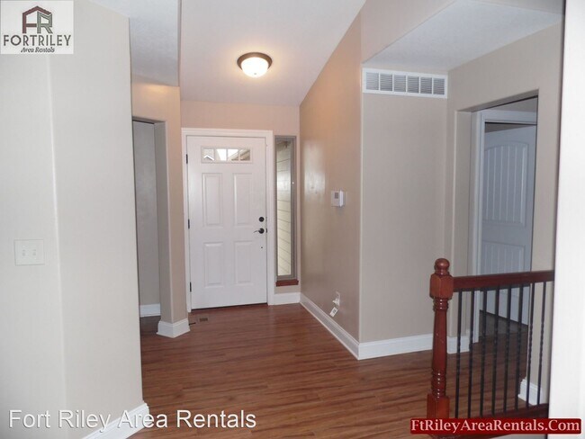 Building Photo - 4 br, 3 bath House - 1001 Dagen Lane