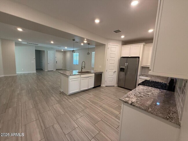 Foto del edificio - 327 W Tamarack Dr