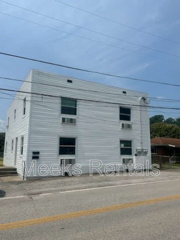 Building Photo - 405 29th St W