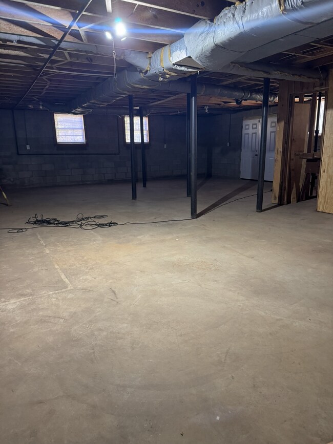 Building Photo - EXCLUSIVE LEASING INCENTIVE!! Lock in this...