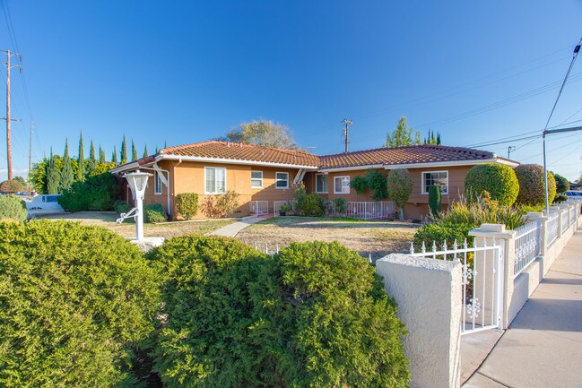 Foto del edificio - 2676 W Crescent Ave