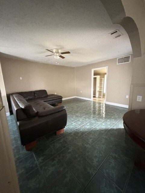 Foto del edificio - 705 E 22nd St