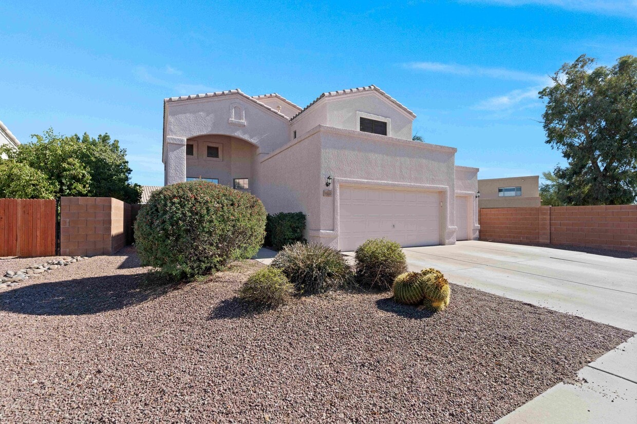 Primary Photo - 9460 N Crestone Dr