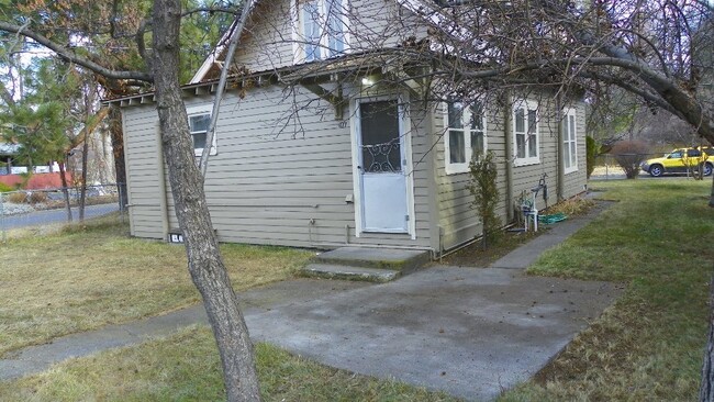 Building Photo - Cute Westside 3 Bdrm, 2 bath 2-Story House...