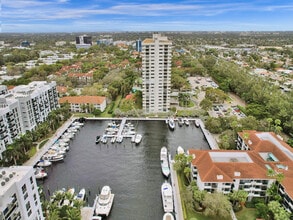 Building Photo - 3200 Port Royale Dr N