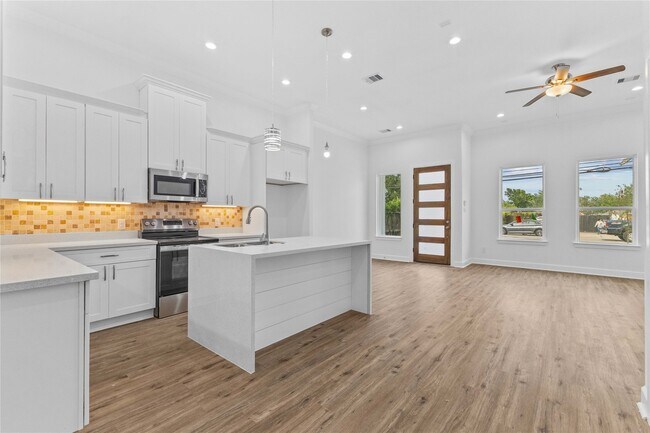 Foto del edificio - 7805 Farnsworth St