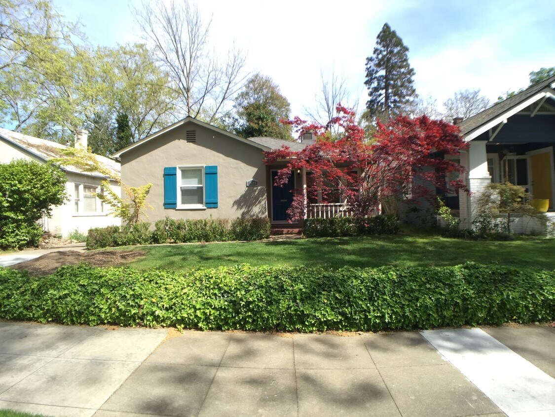 Primary Photo - Lovely Home with Great Features Near Downtown