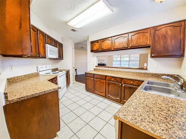Building Photo - 9806 Thrush Ln