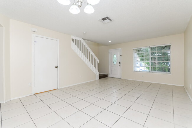Building Photo - 1231 Heather Lake Dr