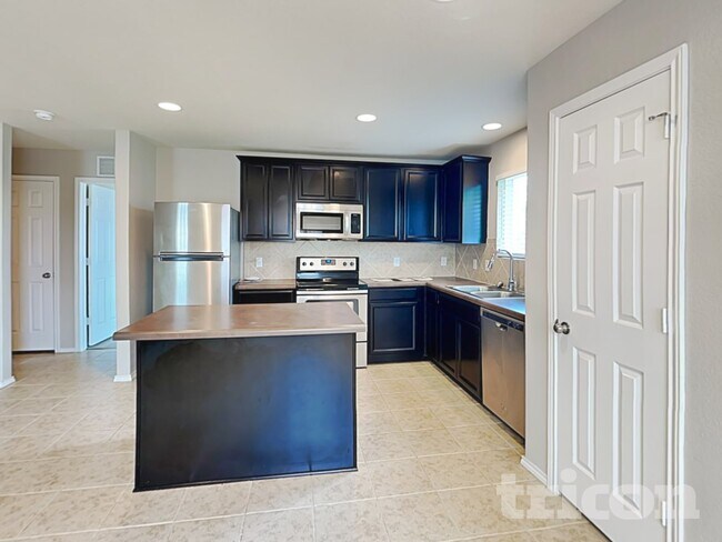 Foto del edificio - 10607 Noble Canyon