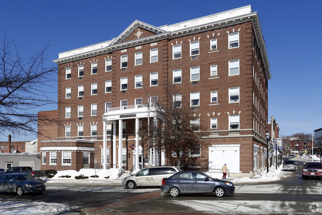 Primary Photo - Colonial Apartments