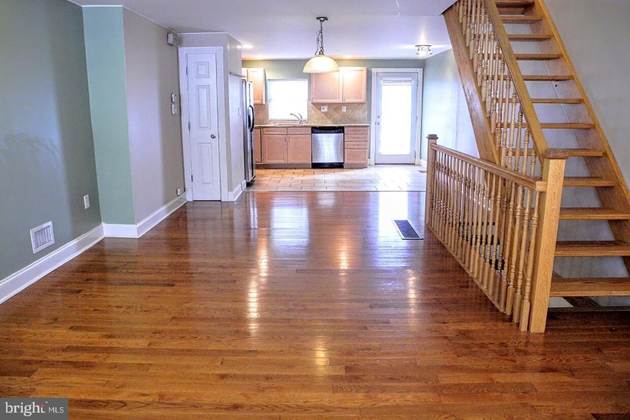 916 Mountain St, Philadelphia, PA 19148 Townhome Rentals in