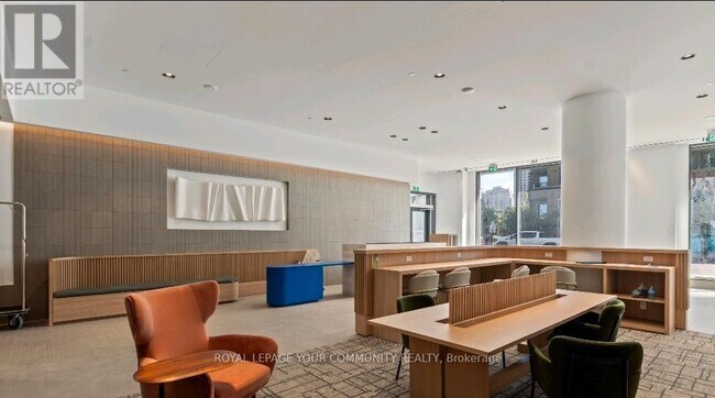 Photo du bâtiment - 395 Square One Dr