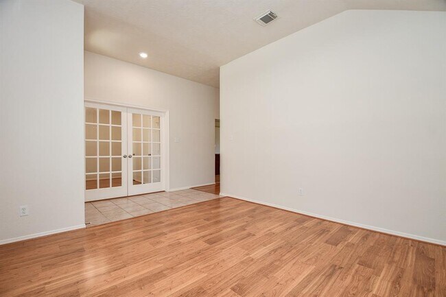 Foto del edificio - 6206 Fawnlake Dr