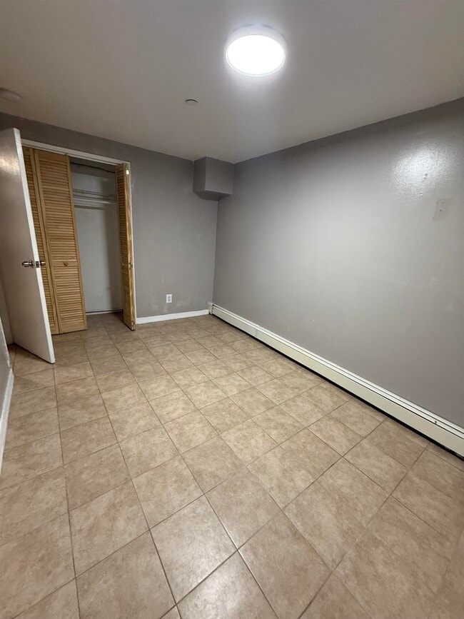 Building Photo - 304 40th St