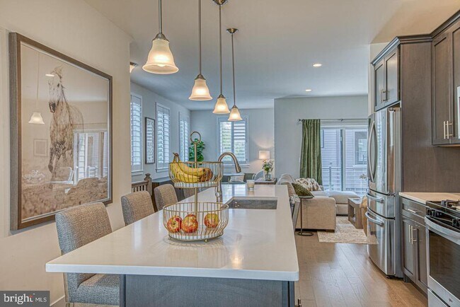 Foto del edificio - 1001 Lakeview Ct