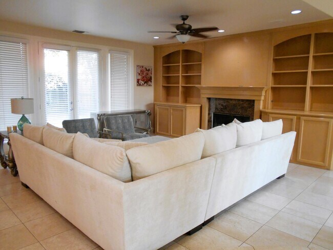 Foto del edificio - 7210 N Michelle Ave