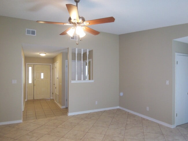 Building Photo - 727 Valley Ridge Way