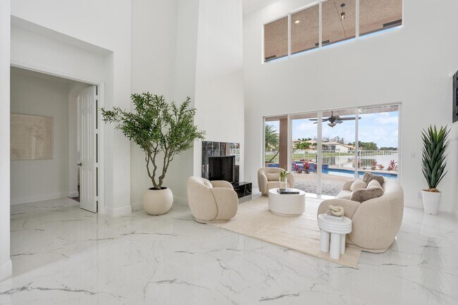 Building Photo - 9734 Via Amati